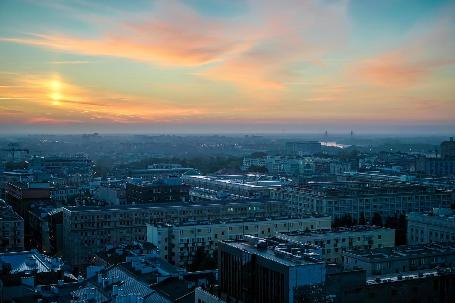 vue tôt le matin sur l'horizon de varsovie photo