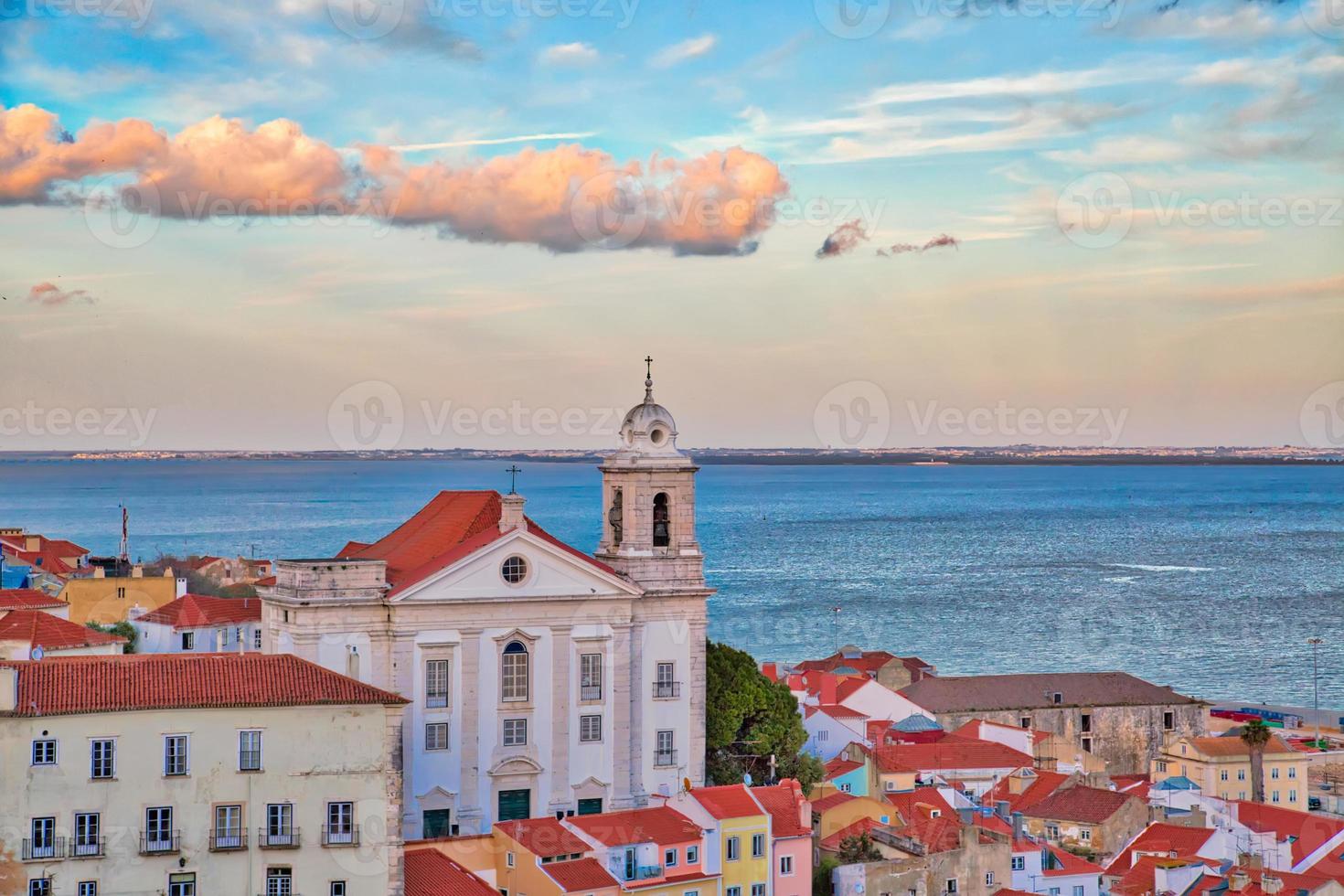 horizon panoramique de lisbonne au portugal photo