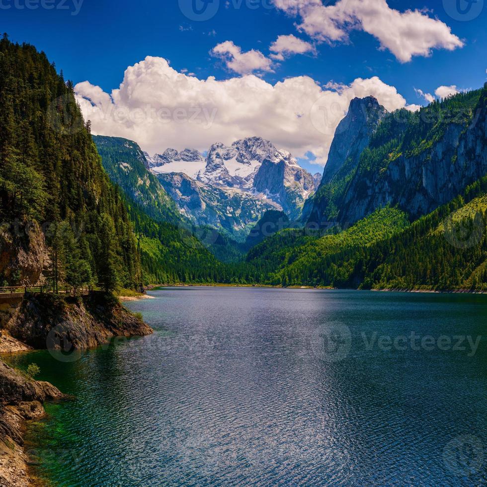 lac entre montagnes photo