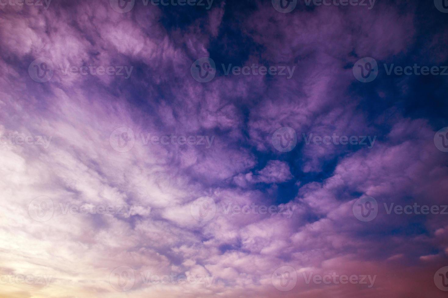 ciel coloré avec fond de soleil photo