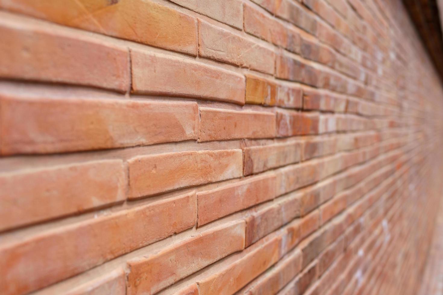 profondeur d'un mur de briques rouges photo