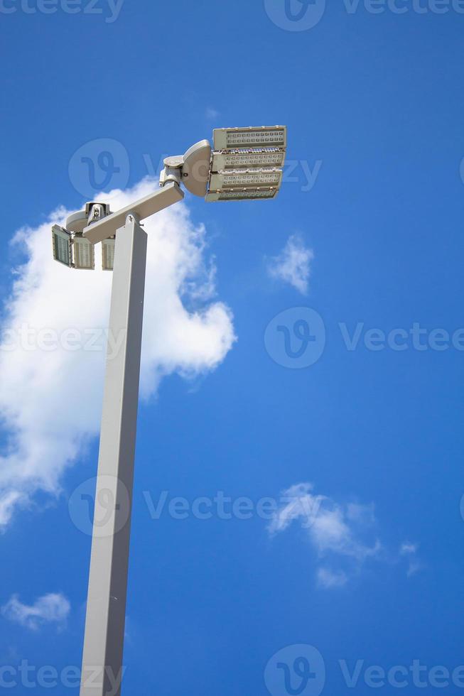 lampadaire avec ciel bleu photo