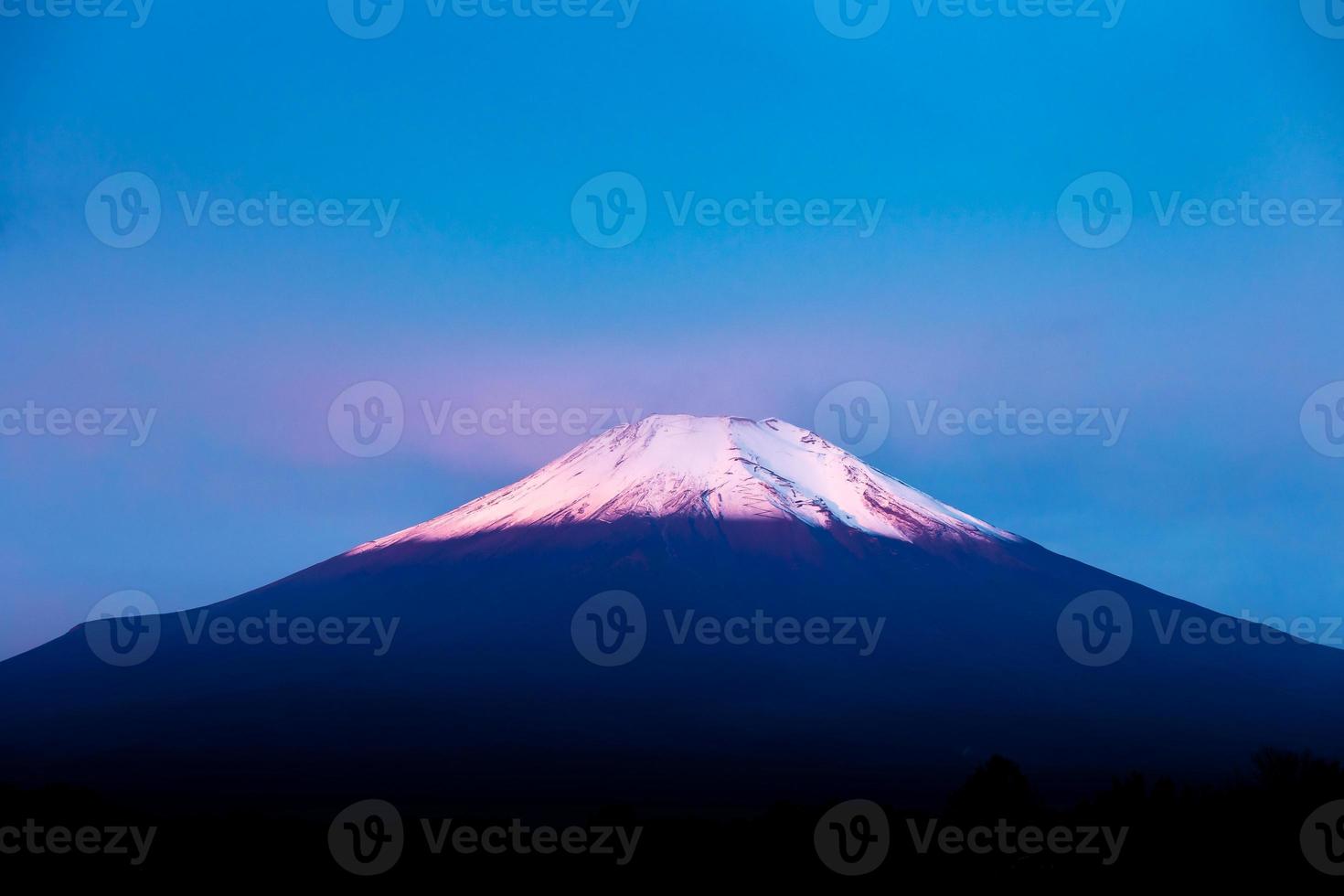 fermer le mont fuji le matin. photo