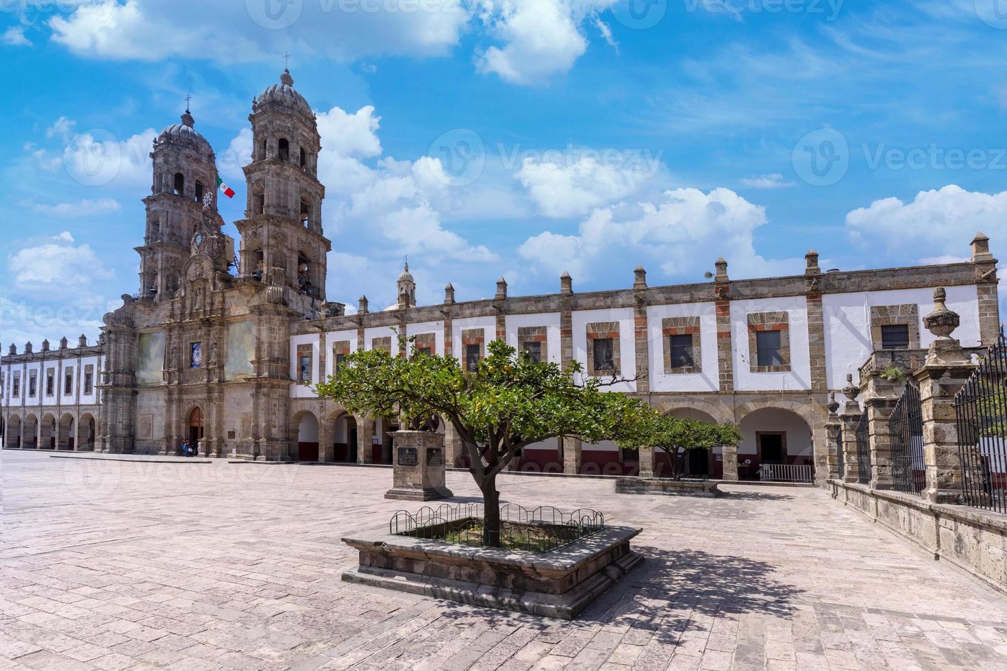 mexique, église basilique notre-dame de zapopan dans le centre-ville historique photo