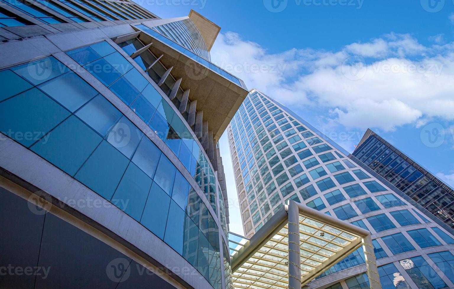 bâtiments du centre financier de mexico abritant des compagnies d'assurance, des banques, des institutions financières et des entreprises prospères situés près du paseo de reforma et de la colonne historique de l'ange de l'indépendance photo