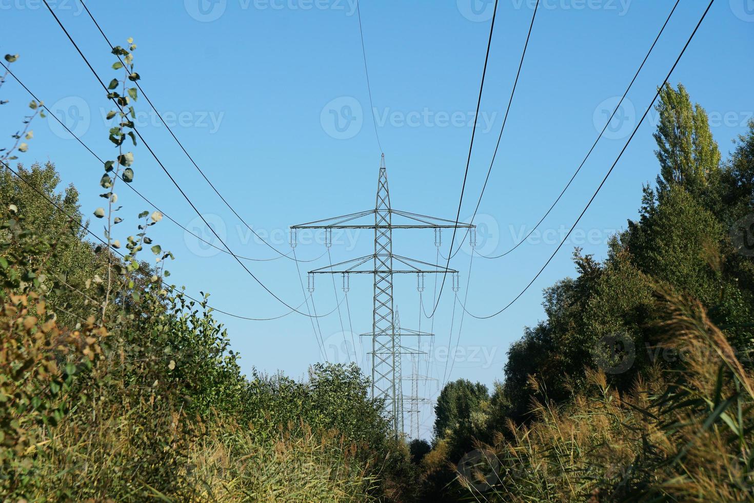 câble électrique aérien ou ligne de transmission photo