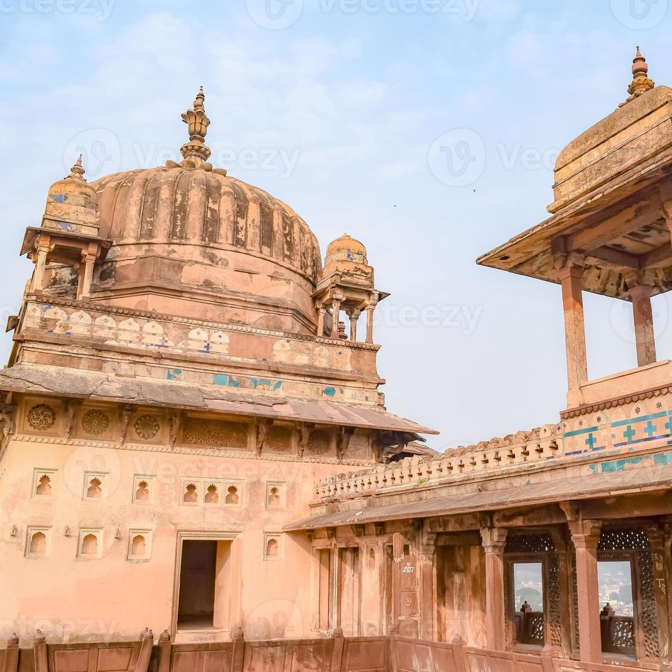 fort de jahangir mahal orchha à orchha, madhya pradesh, inde, jahangir mahal ou palais d'orchha est une citadelle et une garnison situées à orchha. Madhya Pradesh. inde, sites archéologiques indiens photo