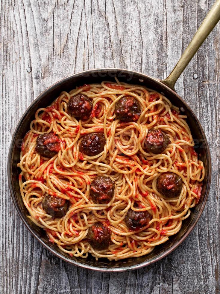 spaghetti aux boulettes de viande italienne américaine rustique photo