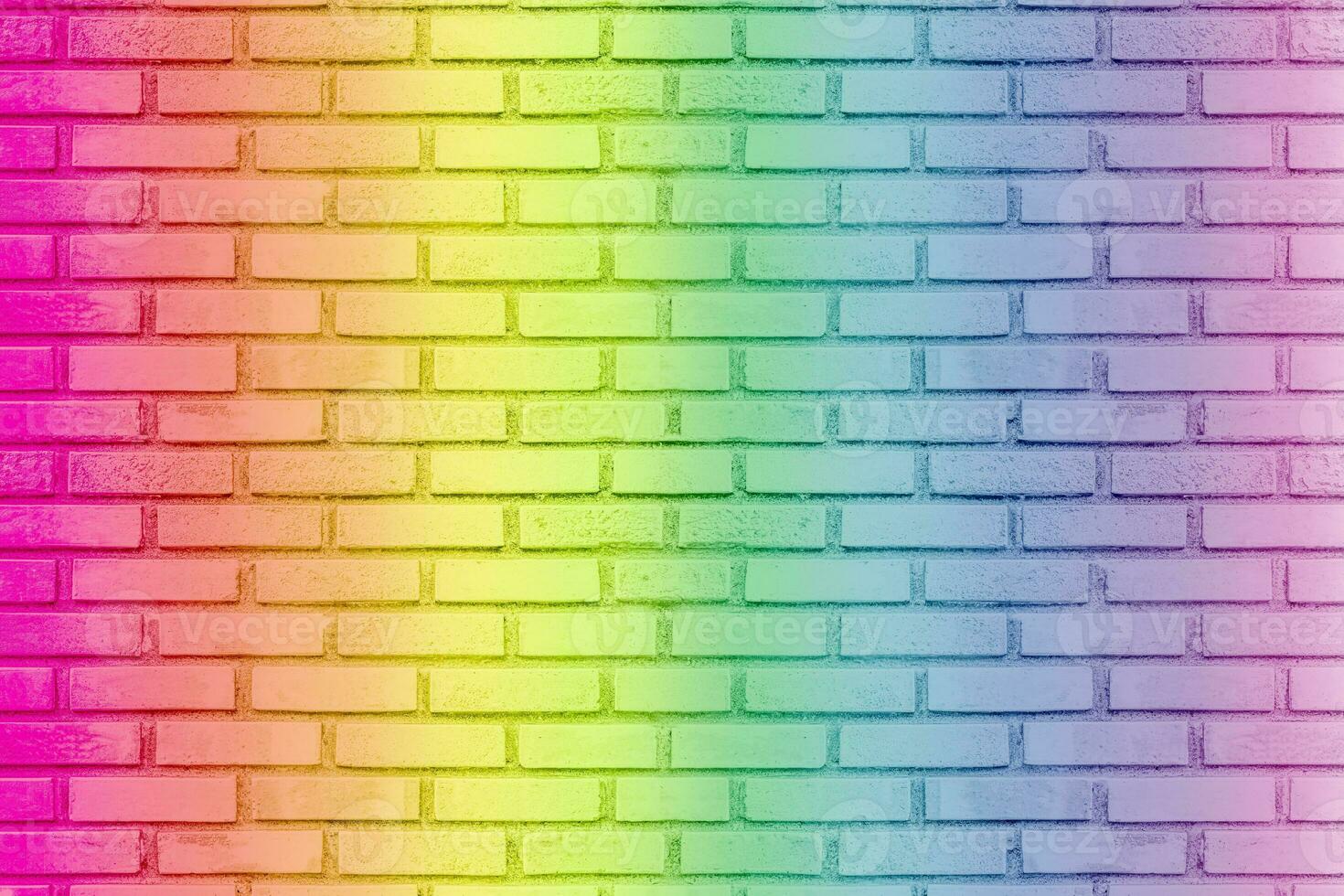 arc-en-ciel coloré de fond de mur de grunge. idée de texture de mur de briques grungy vintage peintes colorées. photo