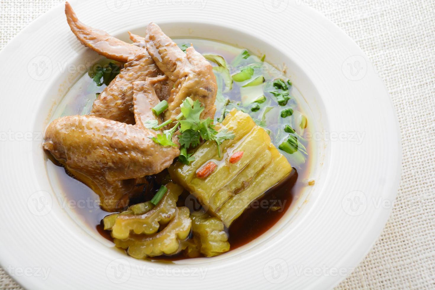 ailes de poulet braisées à la courge amère photo