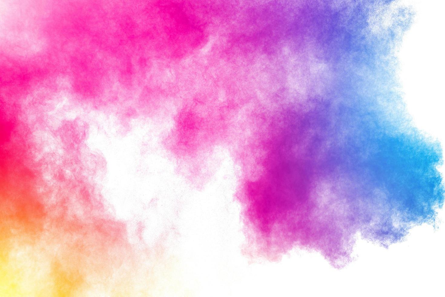 explosion abstraite de poudre multicolore sur fond blanc. mouvement de gel des éclaboussures de particules de poussière. photo