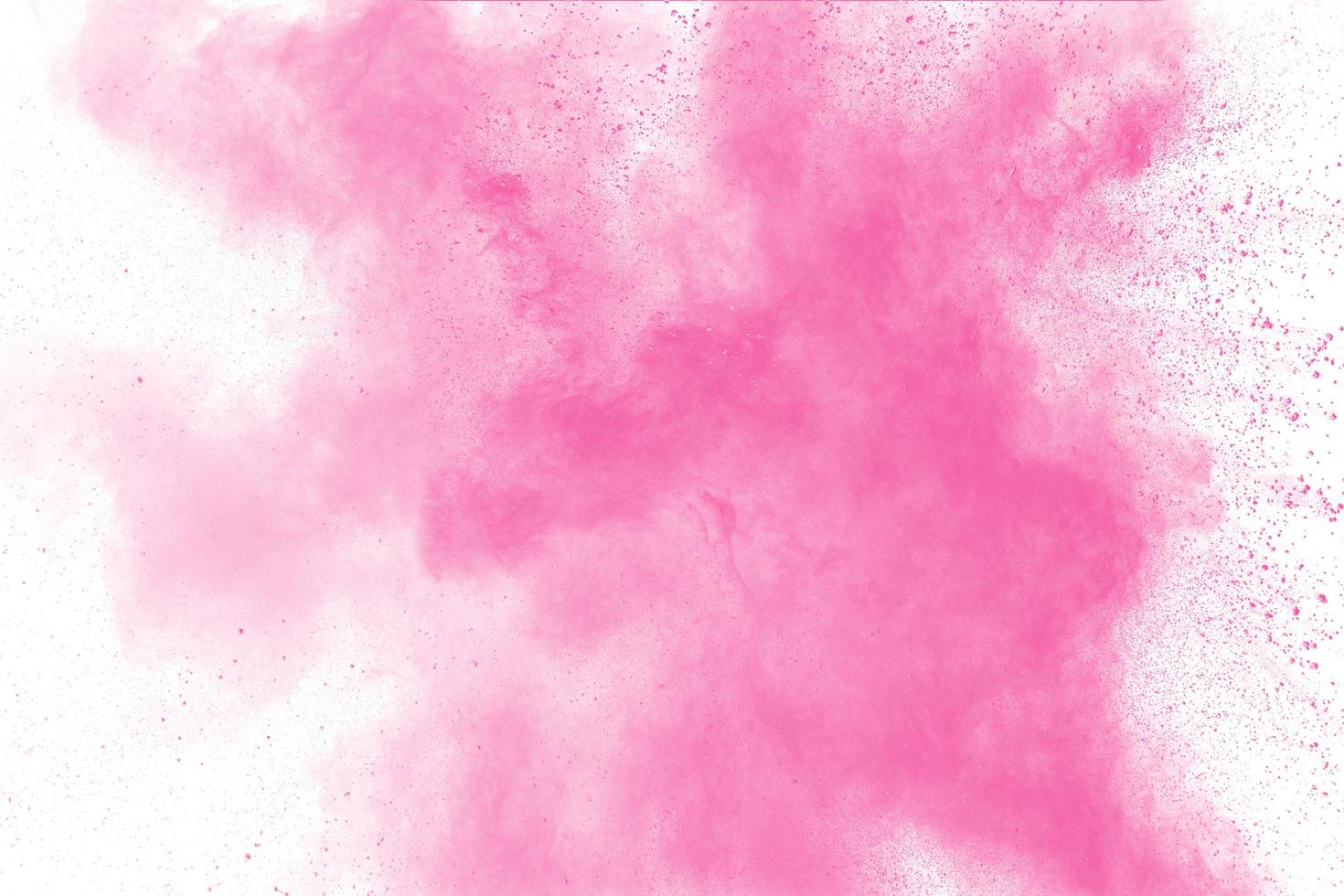 explosion de particules de poussière rose. éclaboussures de poudre rose sur fond blanc. photo