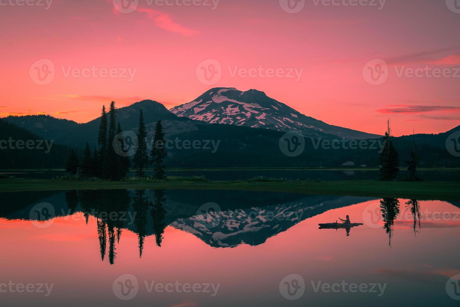 reflets du coucher du soleil d'été photo