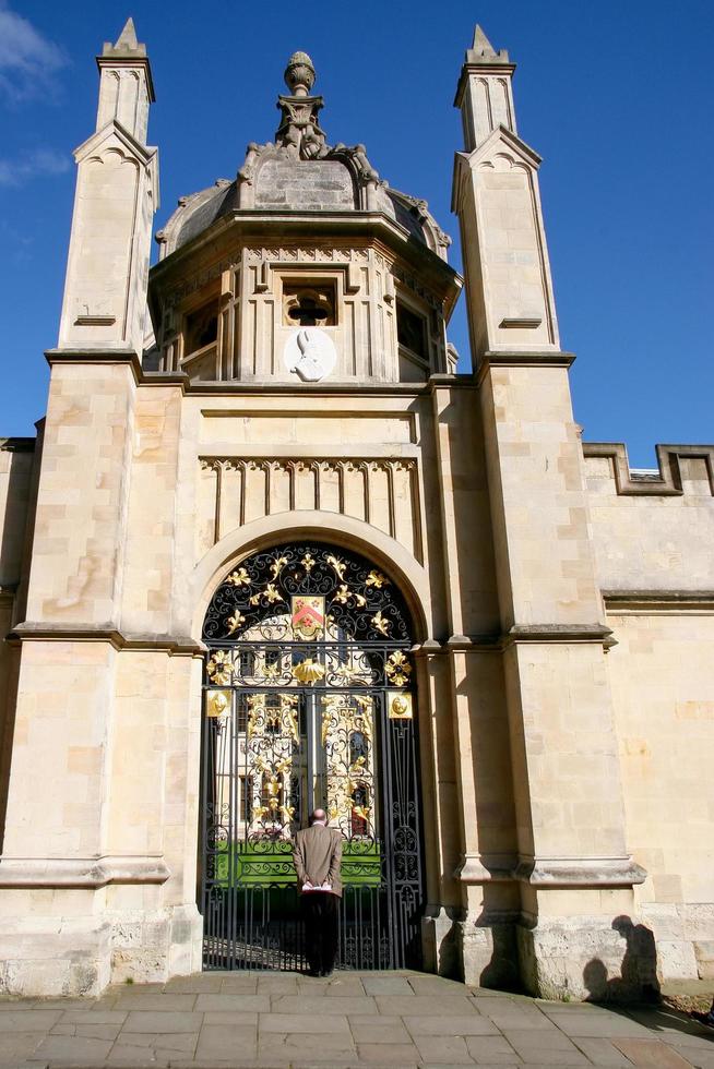 Oxford, Oxfordshire, Royaume-Uni 2005. Porte d'entrée en ferronnerie décorée pour All Souls College photo