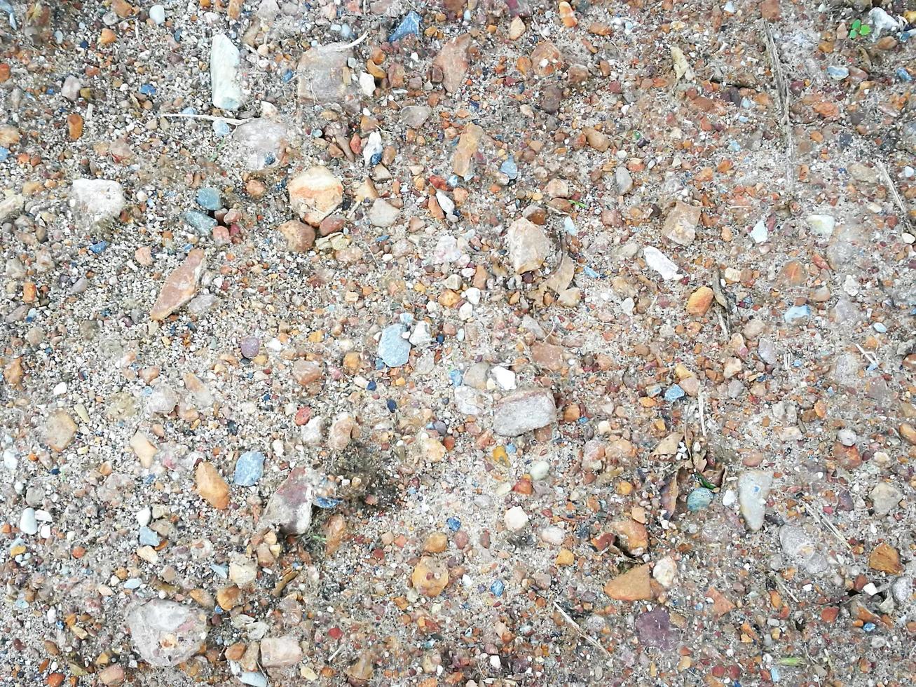 brouiller les petites pierres et les sables sur la route utilisés comme arrière-plan ou texture. gros plan de pierre texturée. photo