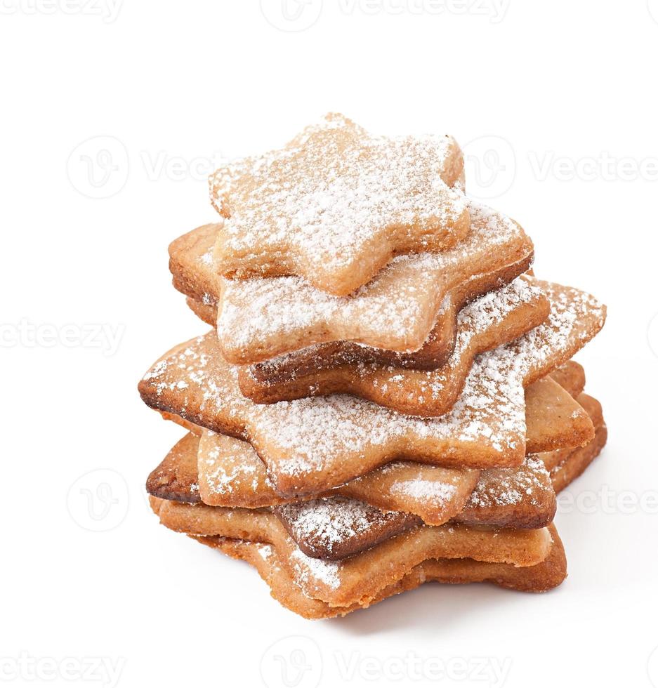 Biscuits de Noël faits maison saupoudrés de sucre en poudre photo