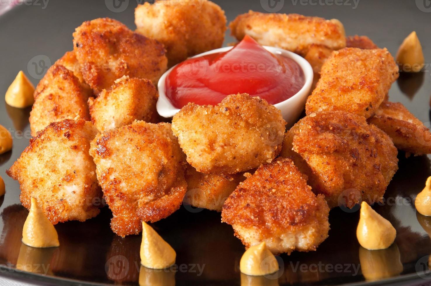 nuggets de poulet frits parfumés frais photo