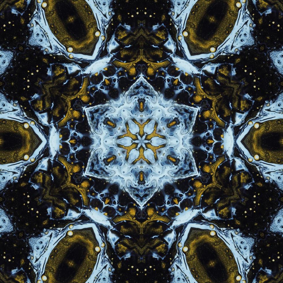 abstrait de cercle sombre. motif kaléidoscope de couleur jaune et bleu. photos gratuites