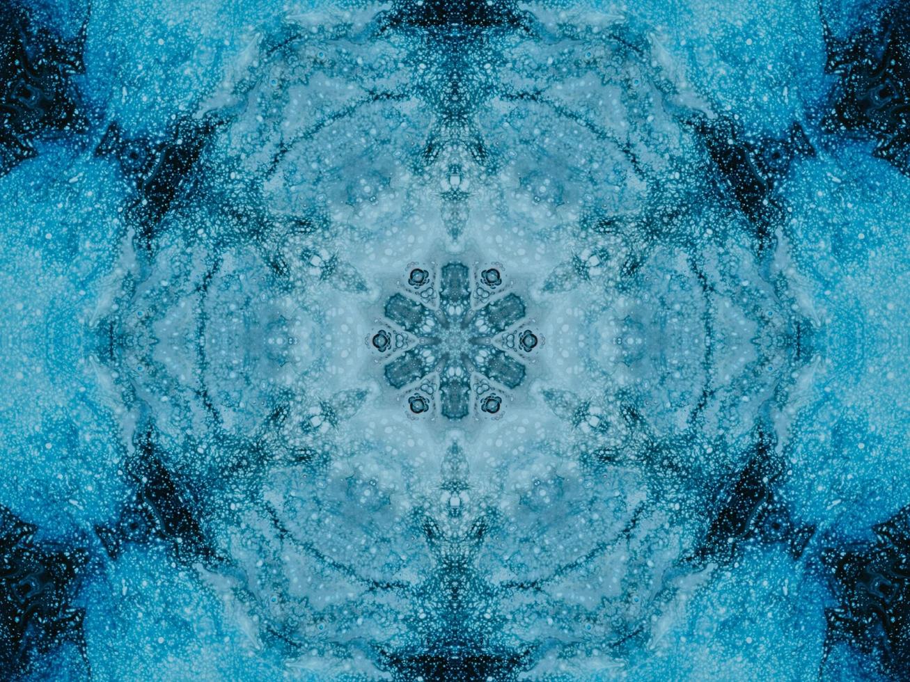 reflet du motif kaléidoscope de fleurs colorées. fond abstrait. photographie gratuite. photo