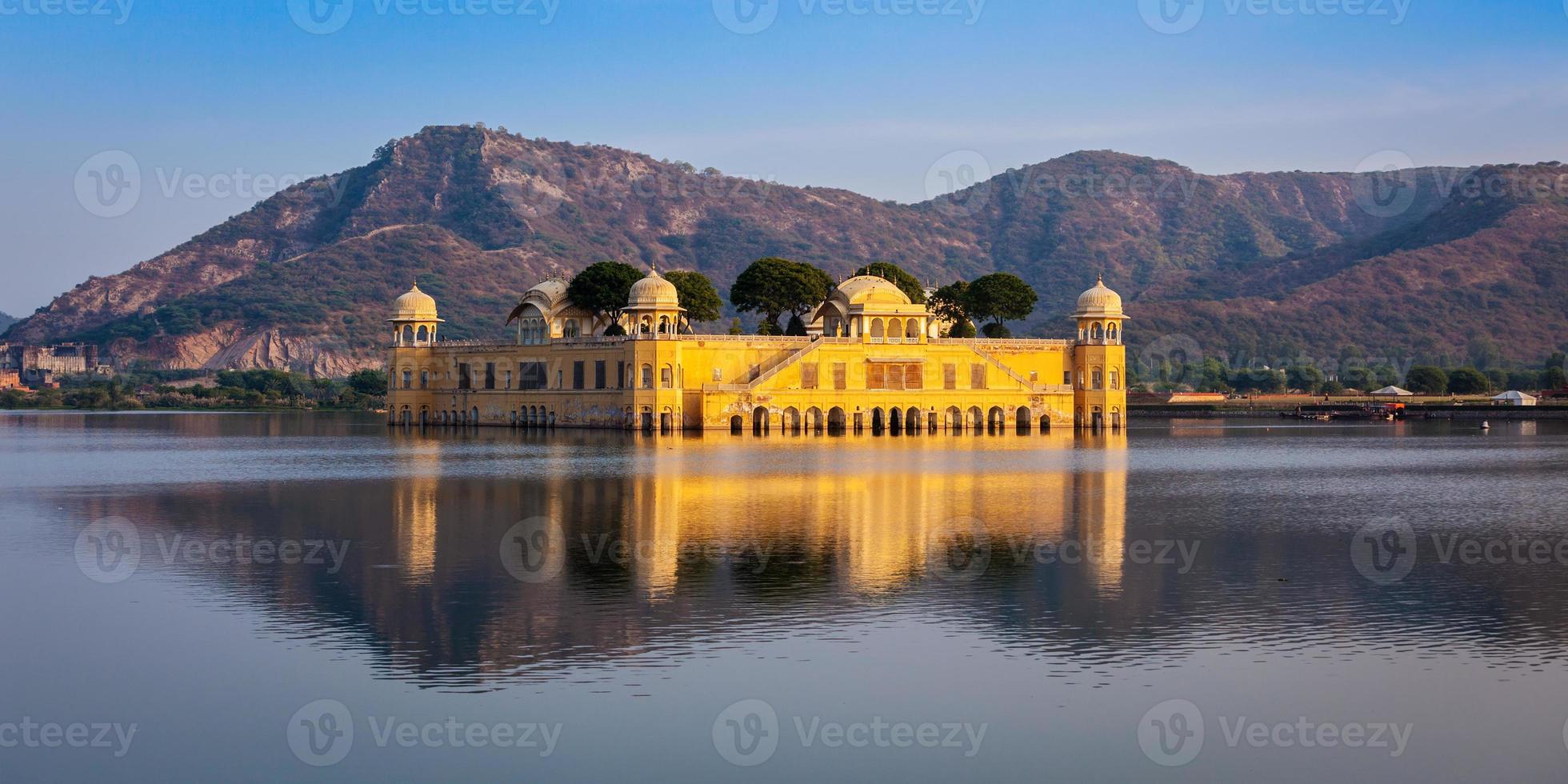 Palais de l'eau de Jal Mahal. Jaipur, Rajasthan, Inde photo