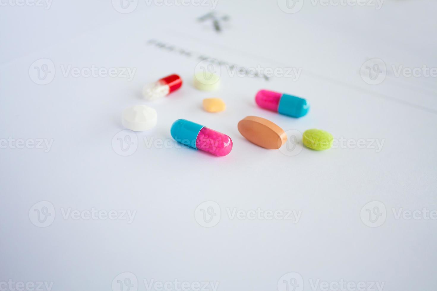 pilules sur un formulaire de prescription photo