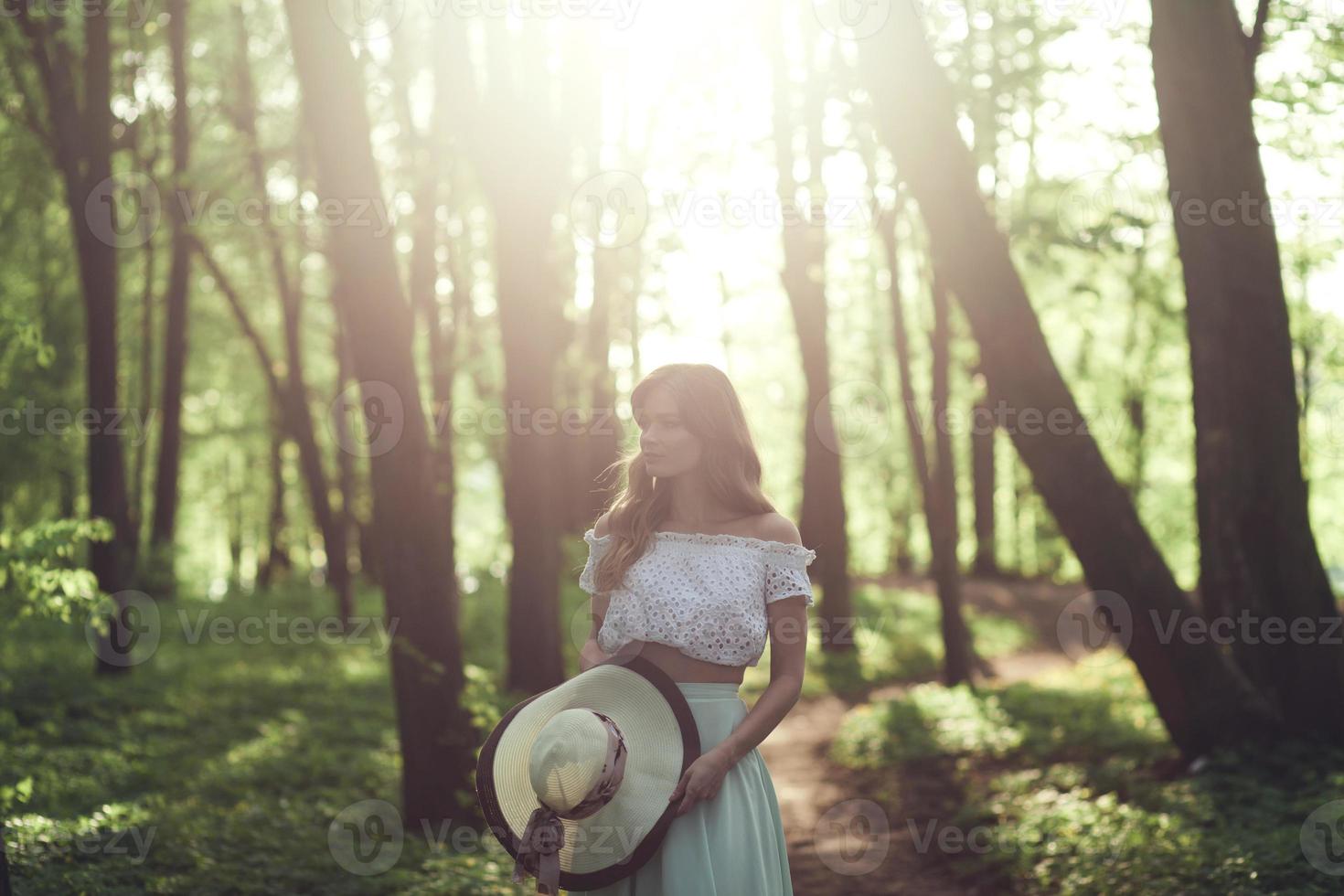 beauté jeune fille au chapeau photo