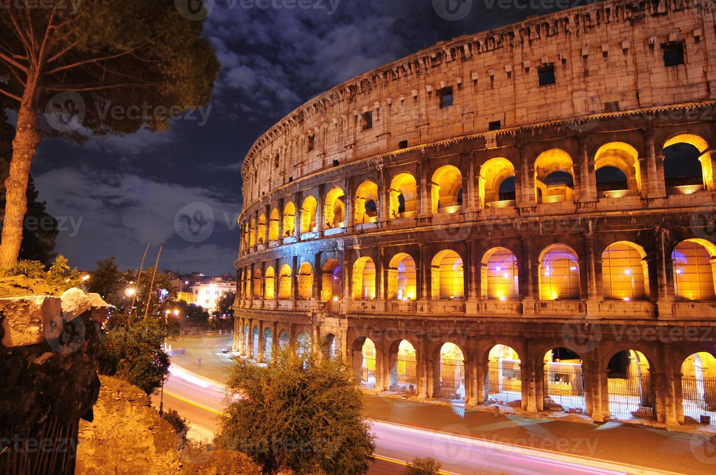 Colisée la nuit, Rome photo