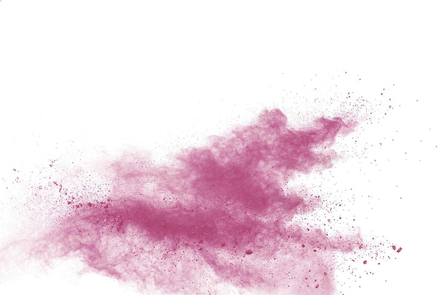 éclaboussures de poussière rose sur fond. explosion de poudre rose sur fond blanc. photo