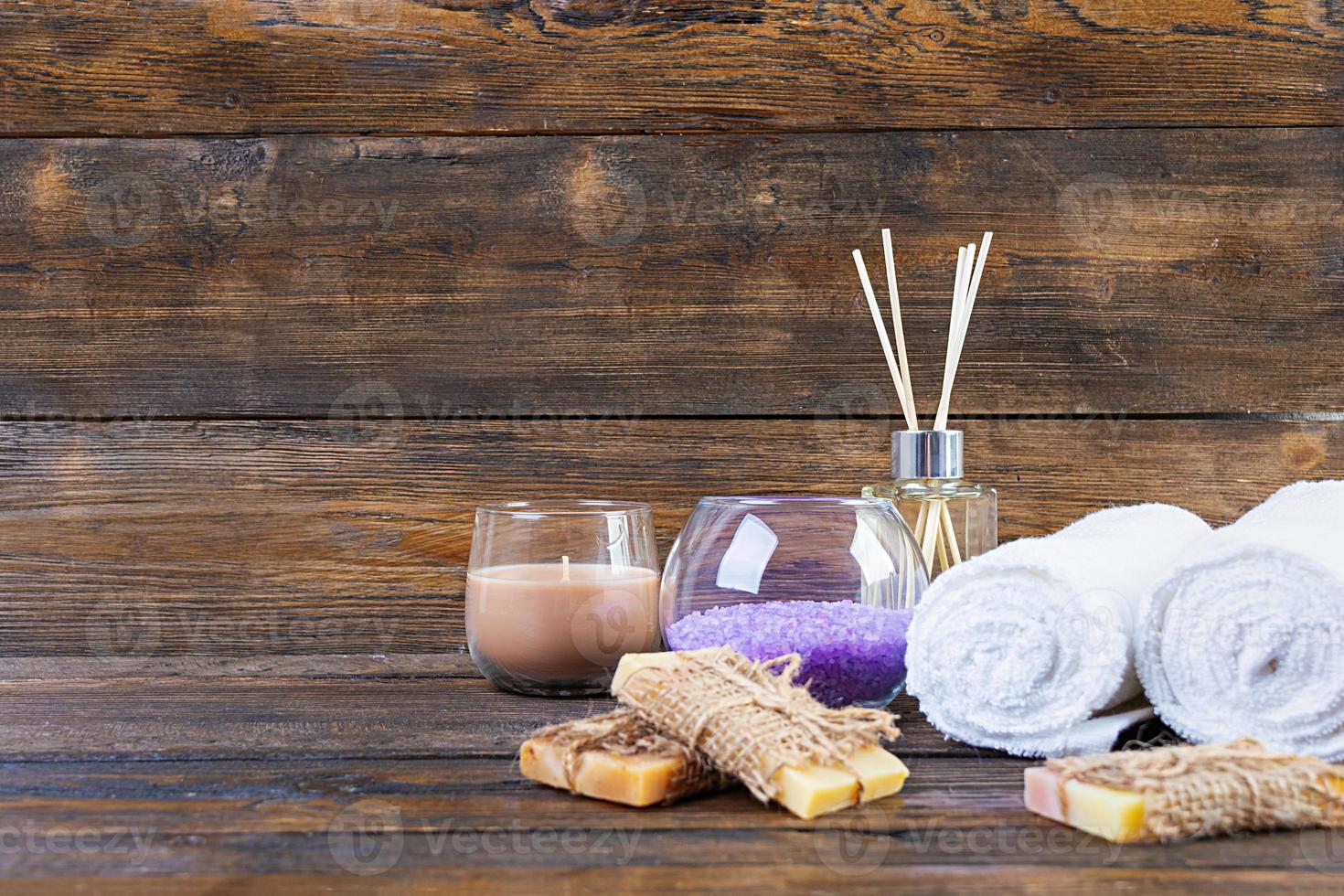 accessoires de salle de bain. produits de spa et de beauté. concept de cosmétiques spa naturels et de soins corporels biologiques. photo