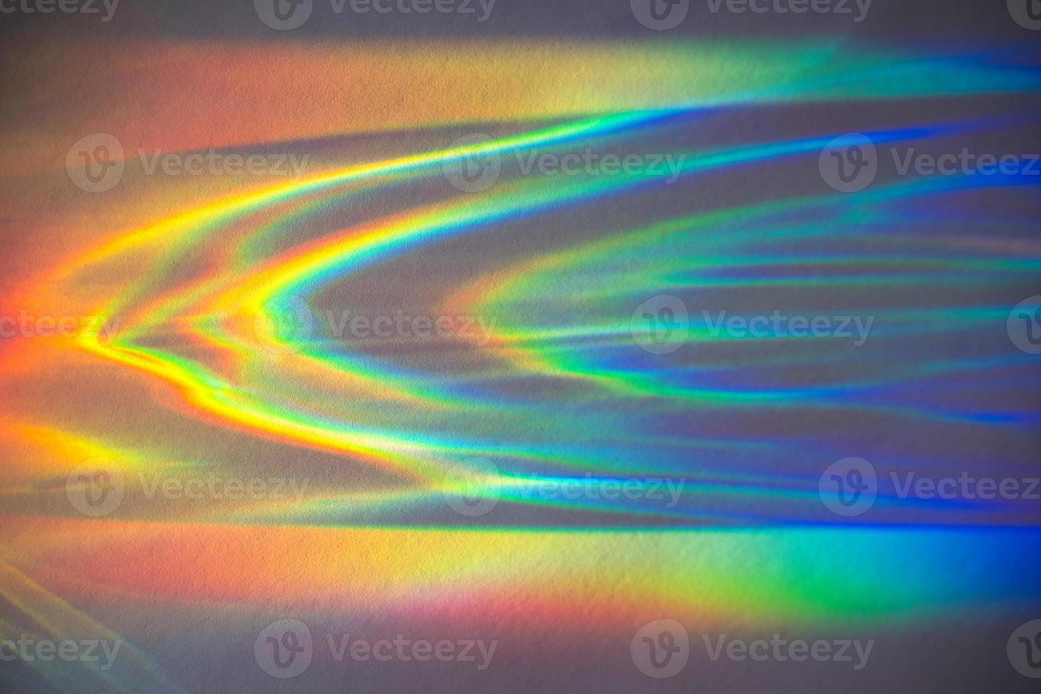 prisme arc-en-ciel reflets de l'eau sur fond gris superposition photo