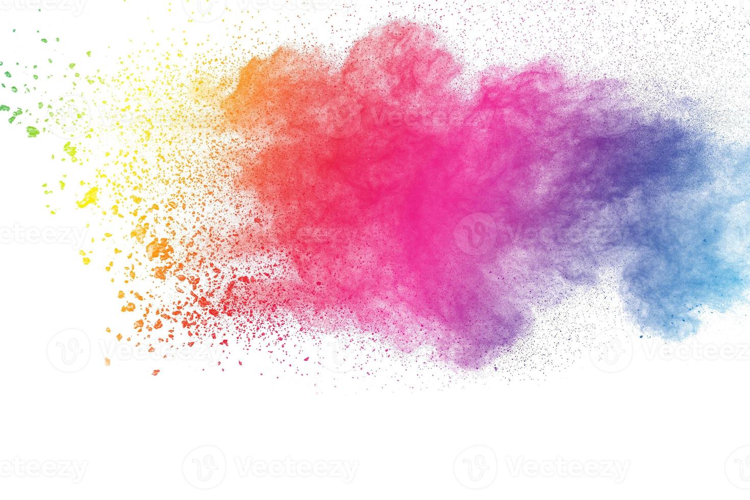 explosion de poudre multicolore sur fond blanc. photo