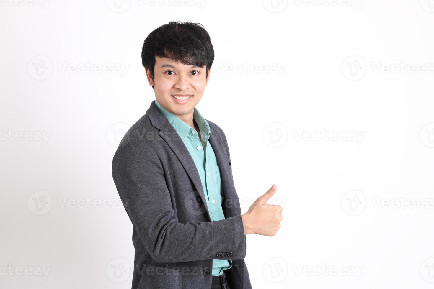 jeune homme d'affaires asiatique photo