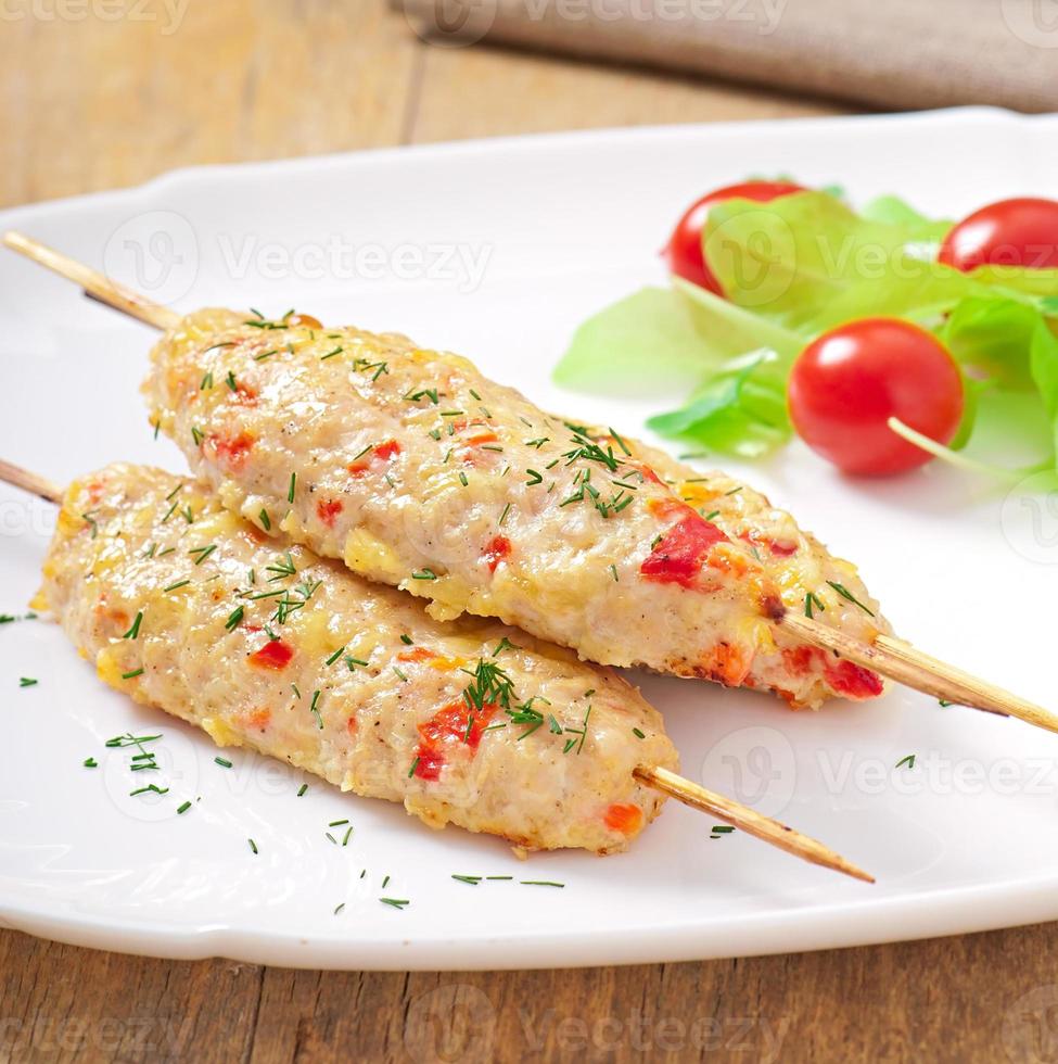 shish kebab de poulet aux poivrons et fromage photo