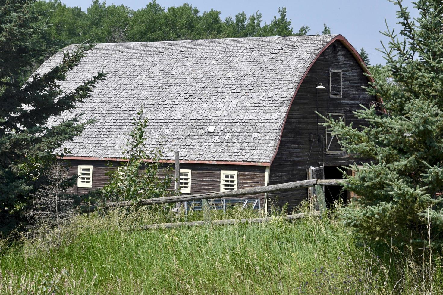 une ancienne grange en bois photo