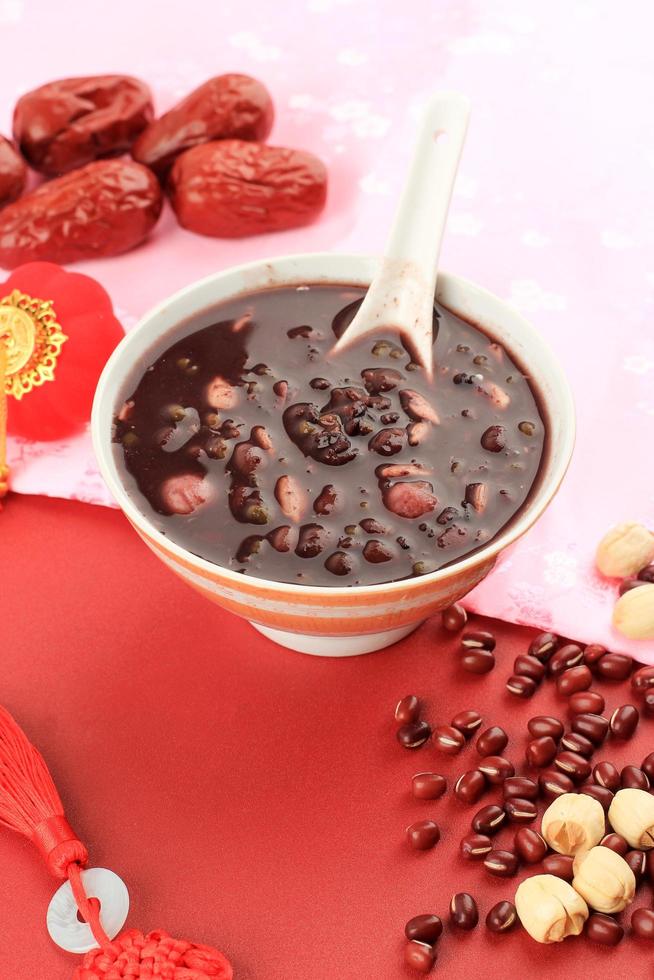 Congee de bouillie de laba aux huit trésors, cuisine chinoise photo