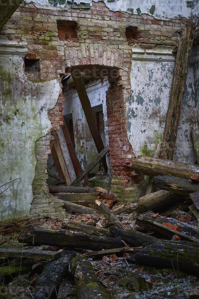 intérieur en décomposition urbaine, bâtiment abandonné, vieux mur texturé vieilli, arrière-plan ruiné, grunge photo