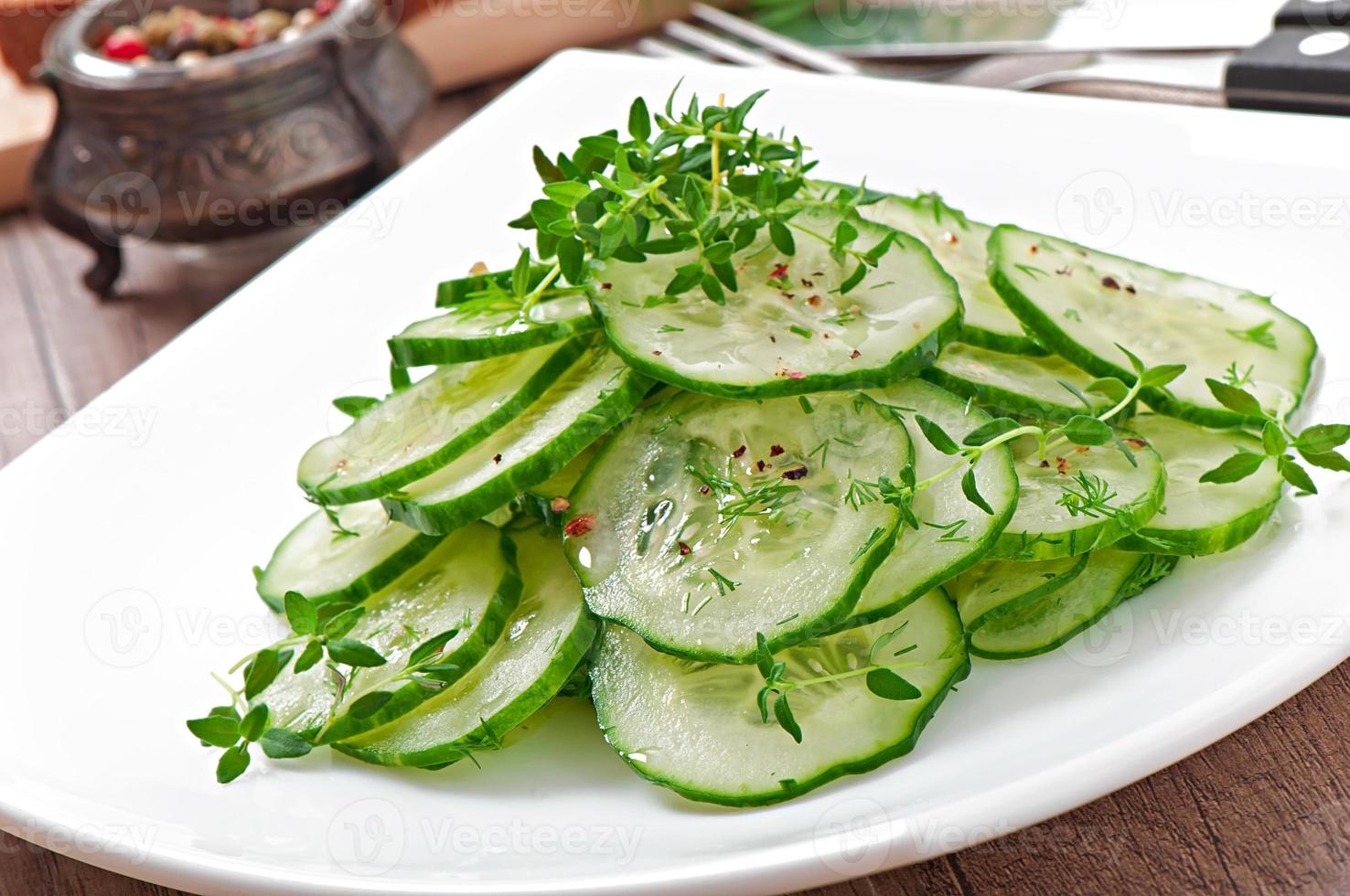 salade de concombre frais photo