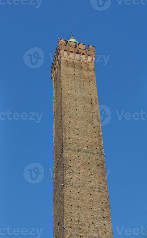 tour torre degli asinelli à bologne en émilie-romagne en italie photo