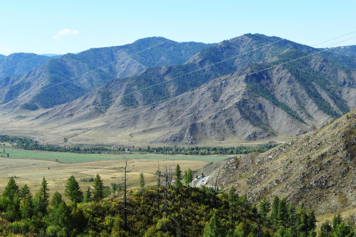 paysage de montagne en sibérie dans les montagnes de l'altaï photo