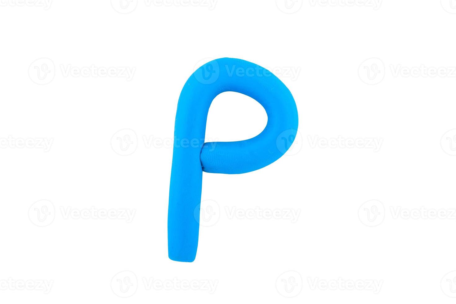 alphabet p anglais lettres colorées lettres faites à la main moulées à partir d'argile de pâte à modeler isolées sur fond blanc photo