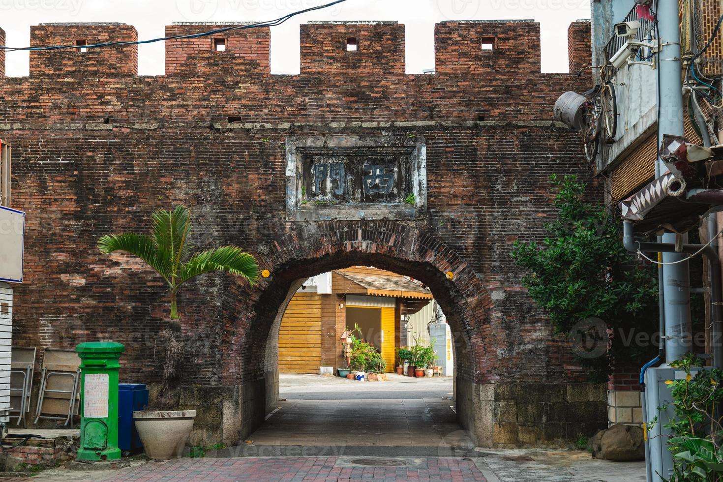 porte ouest de la vieille ville de hengchun dans la ville de pingtung à taiwan. photo