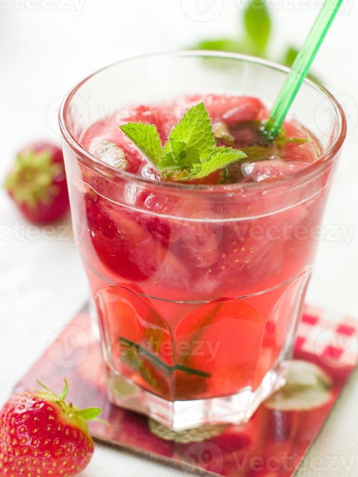 mojito aux fraises ou limonade photo