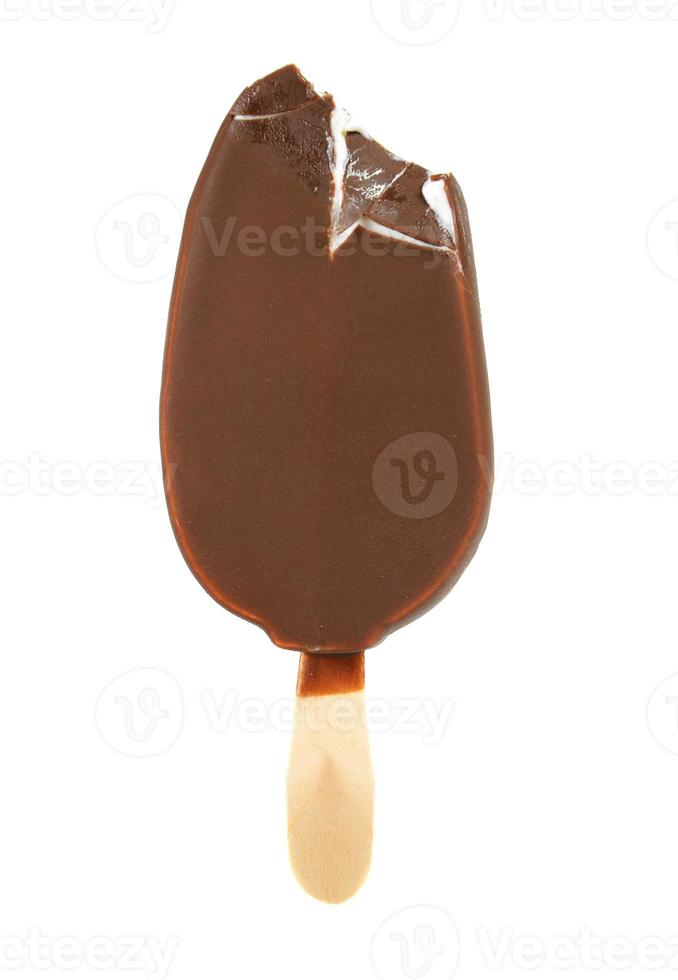glace mordue au chocolat sur un bâton photo