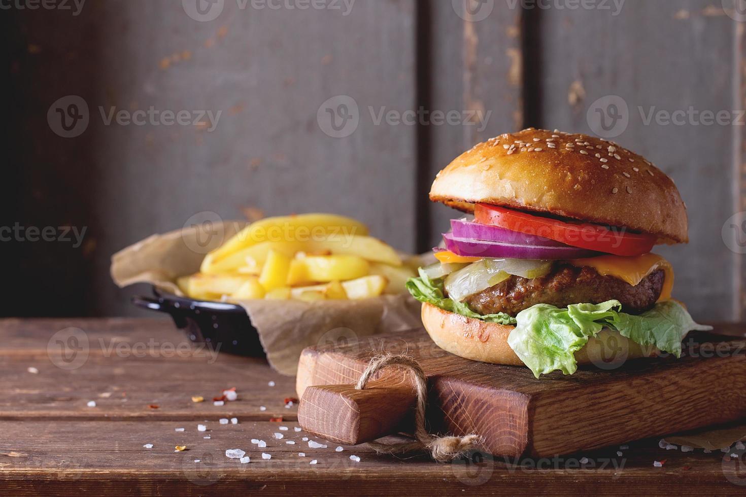 burger et pommes de terre photo