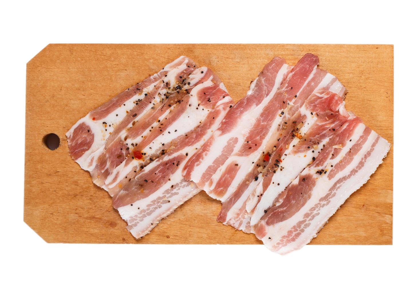 bacon sur planche de bois photo