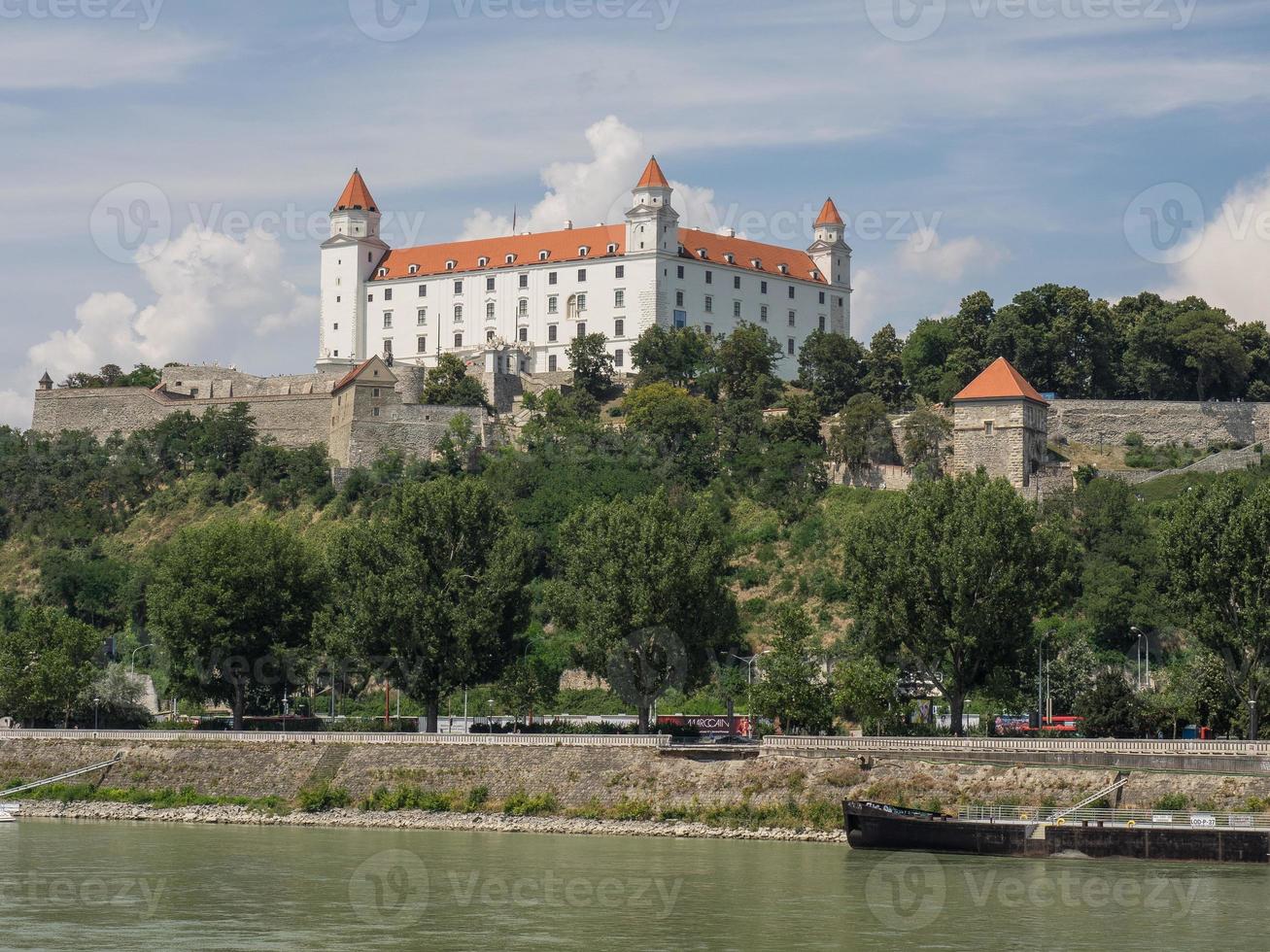 bratislava au bord du danube photo