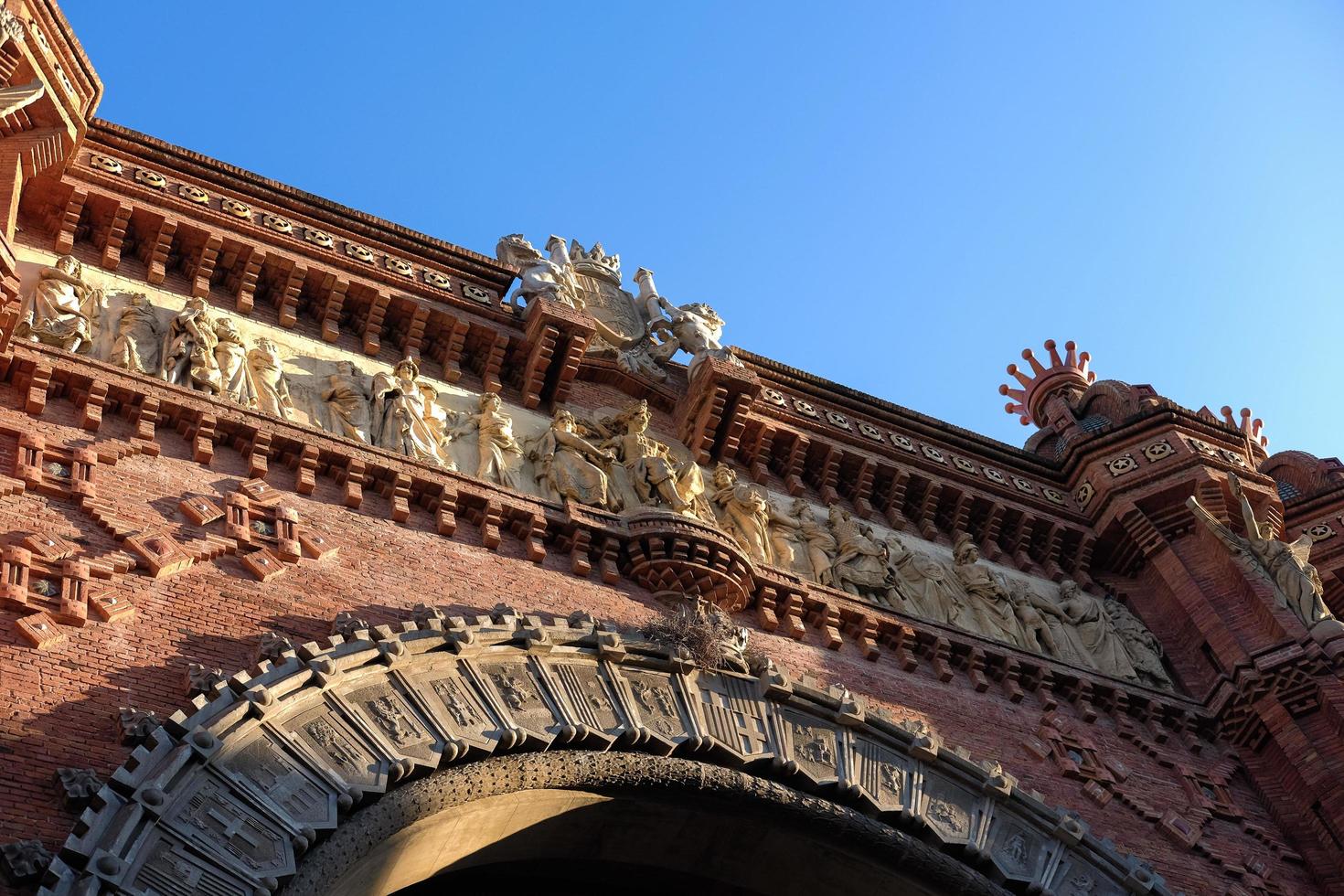 arc de triomphe à barcelone en espagne photo