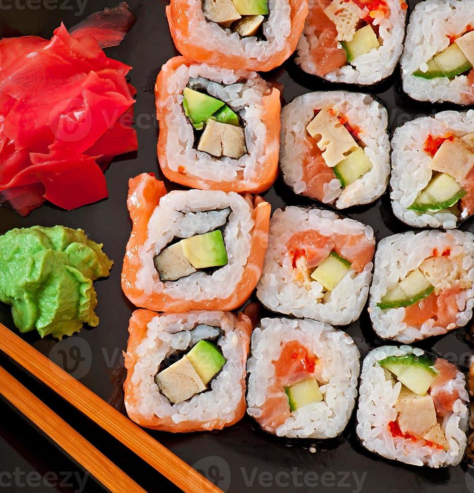 cuisine japonaise - sushi et sashimi photo