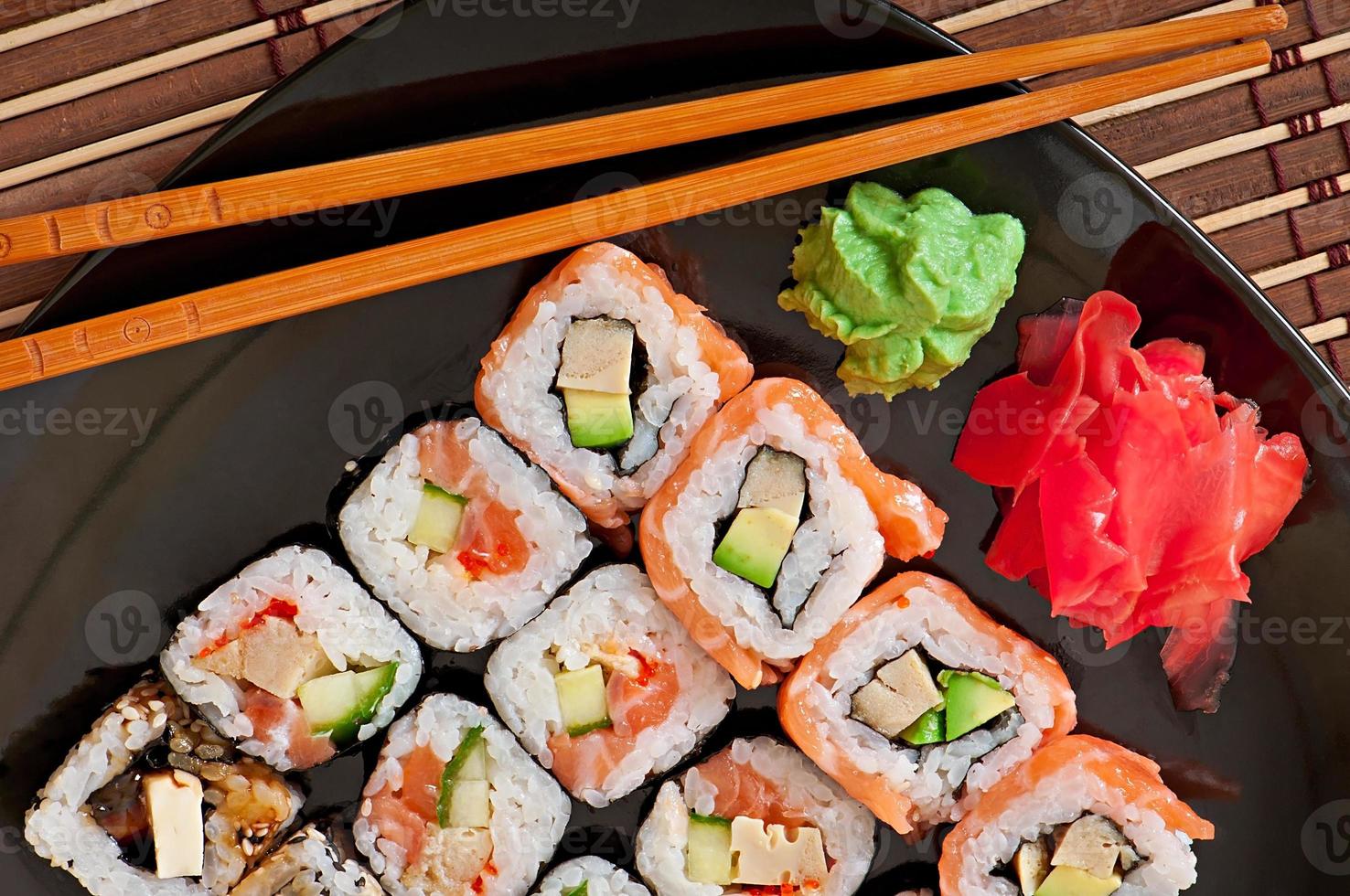 cuisine japonaise - sushi et sashimi photo