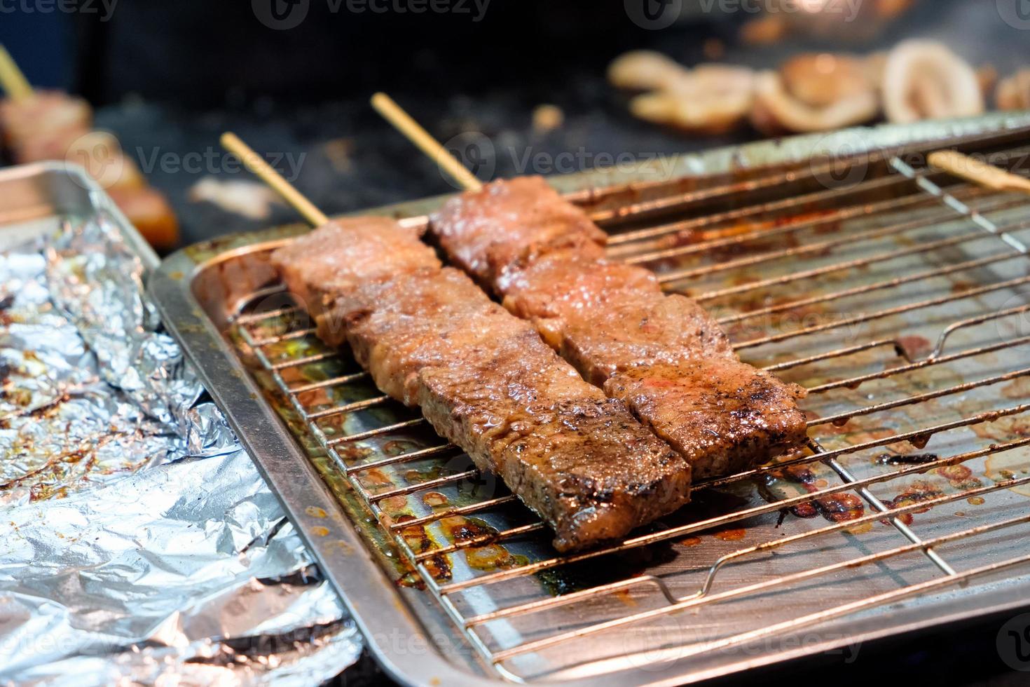 porc grillé sur plateau photo